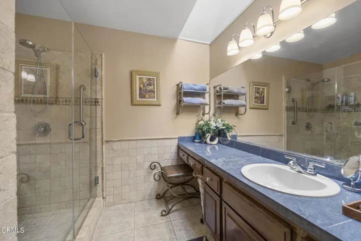 22-web-or-mls-UpmarketMedia_9139Feather-