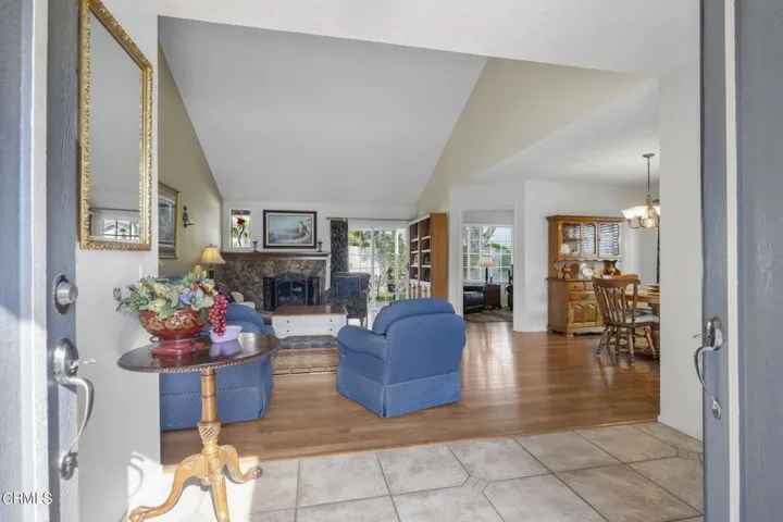 6-web-or-mls-UpmarketMedia_9139Feather-4