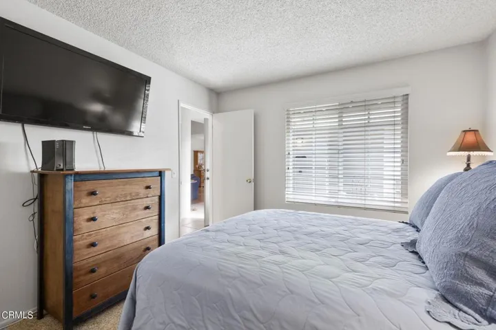 26-web-or-mls-UpmarketMedia_9139Feather-