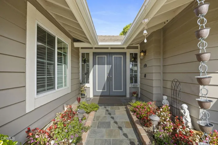 5-web-or-mls-UpmarketMedia_9139Feather-4