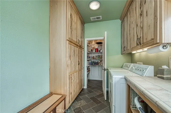 Walk-in Pantry