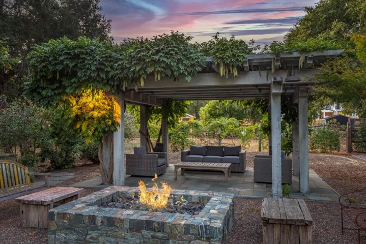 140 Olive Hill Lane, Woodside, California 94062