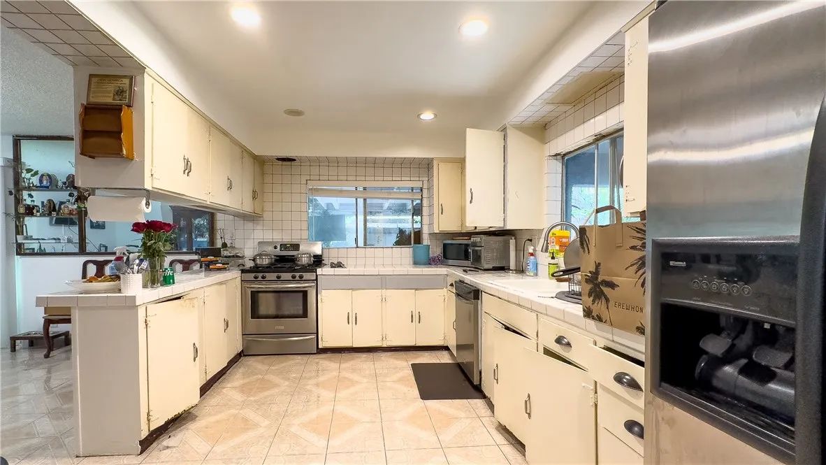 1837 Beloit Avenue, Los Angeles, California 90025 home-pic-10