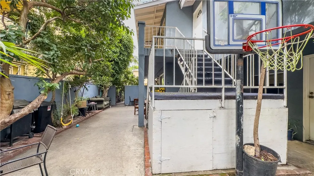1837 Beloit Avenue, Los Angeles, California 90025 home-pic-45