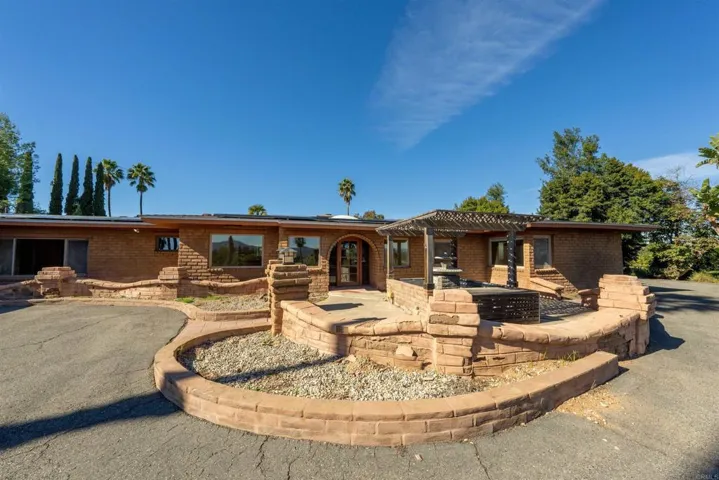 2027 Felicita Road, Escondido, California 92025