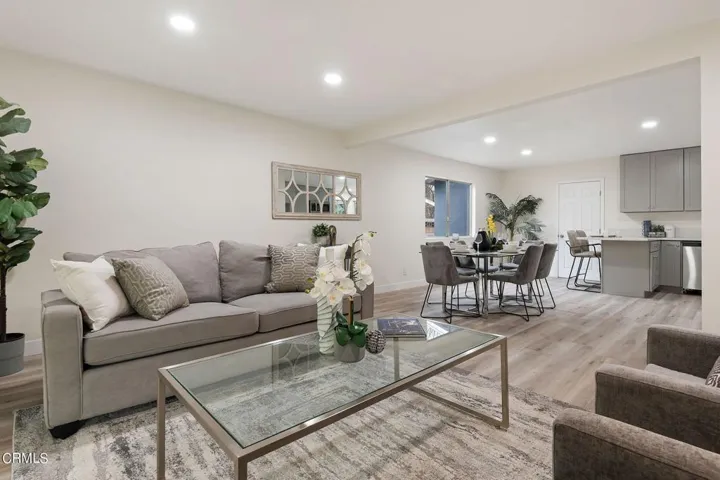 6-web-or-mls-06 - Living Room