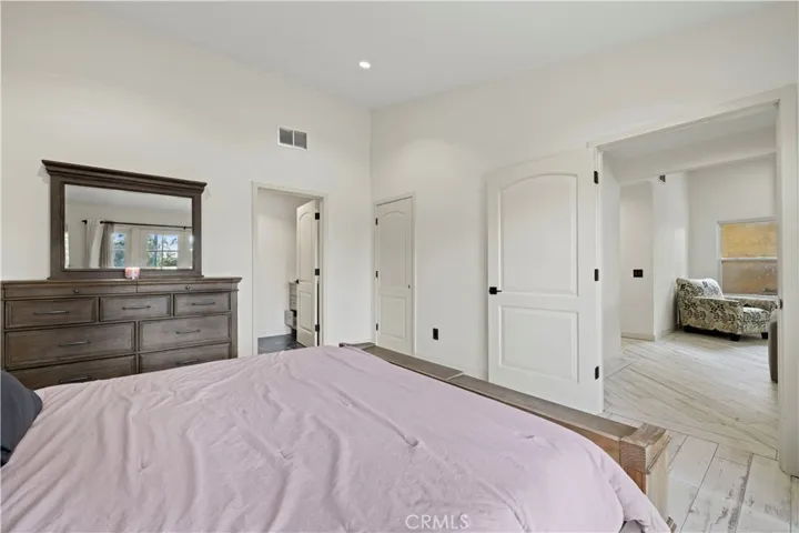 15931 Foothill Boulevard, Rancho Cascades, California 91342