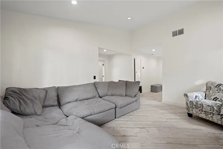 15931 Foothill Boulevard, Rancho Cascades, California 91342