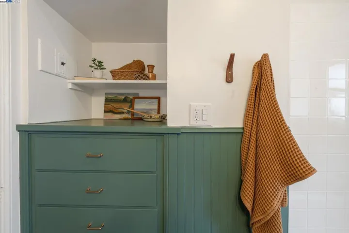 2446 San Jose Ave, Alameda, California 94501