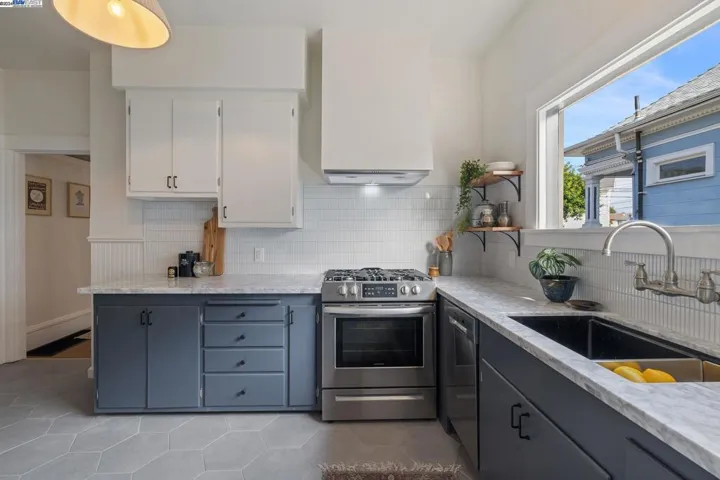 2446 San Jose Ave, Alameda, California 94501