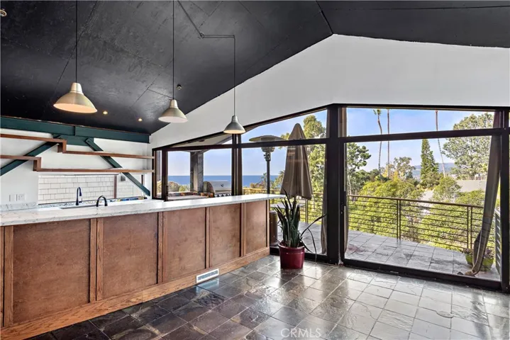 686 Diamond Street, Laguna Beach, California 92651