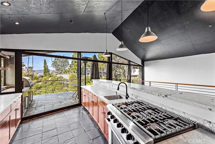 686 Diamond Street, Laguna Beach, California 92651