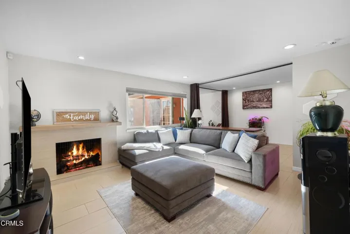 Living room 4