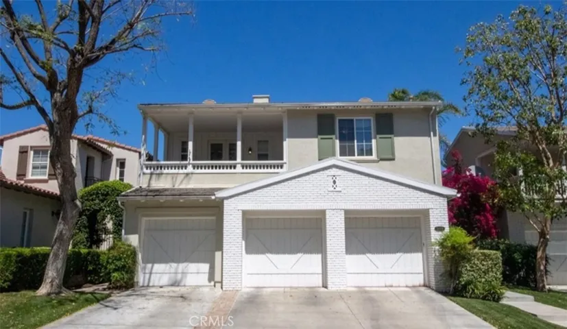 Front view of home.