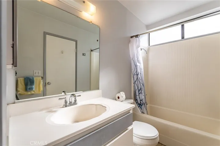 10566 Sunland Boulevard 7, Sunland, California 91040