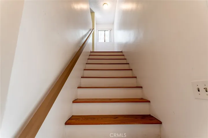 10566 Sunland Boulevard 7, Sunland, California 91040