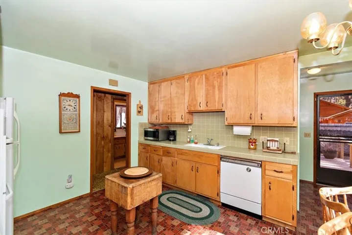 936 Tinkerbell Avenue, Big Bear City, California 92314