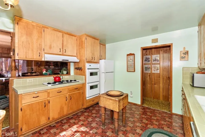 936 Tinkerbell Avenue, Big Bear City, California 92314