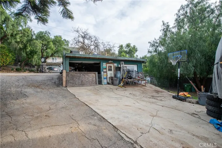 2nd garage or workshop