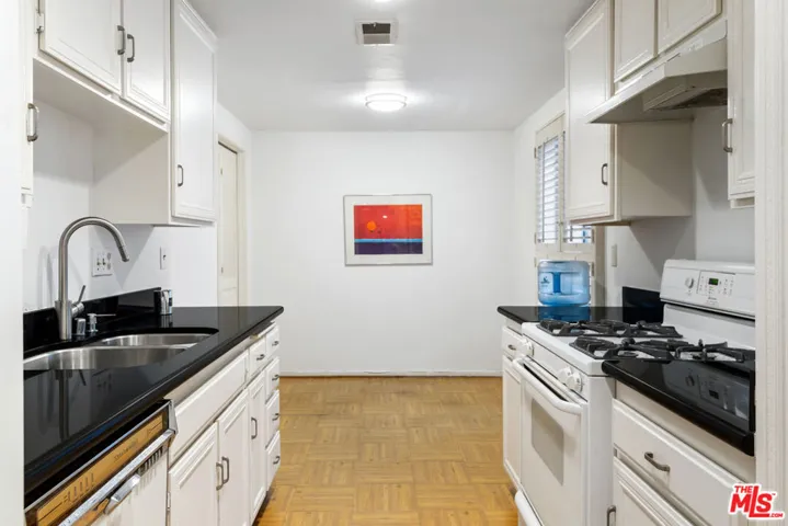 1307 Palisades Drive, Pacific Palisades, California 90272
