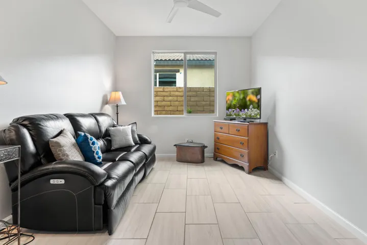 Den/Flex Room