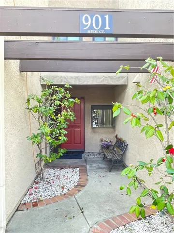 901 Hyde Court, Costa Mesa, California 92626