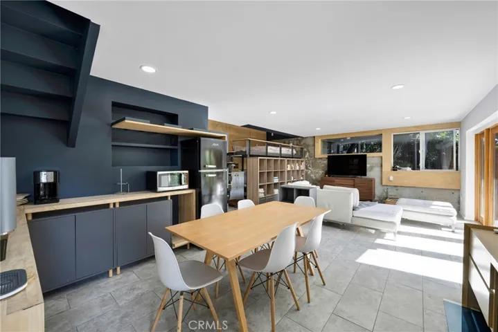 fully apartment with kitchen, bedroom and bathroom