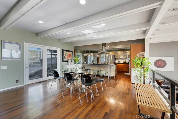 entry into the kitchen and dining area