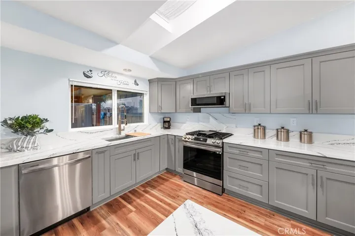 My oh My Look at That Beautiful Brand New Kitchen & New Appliances.