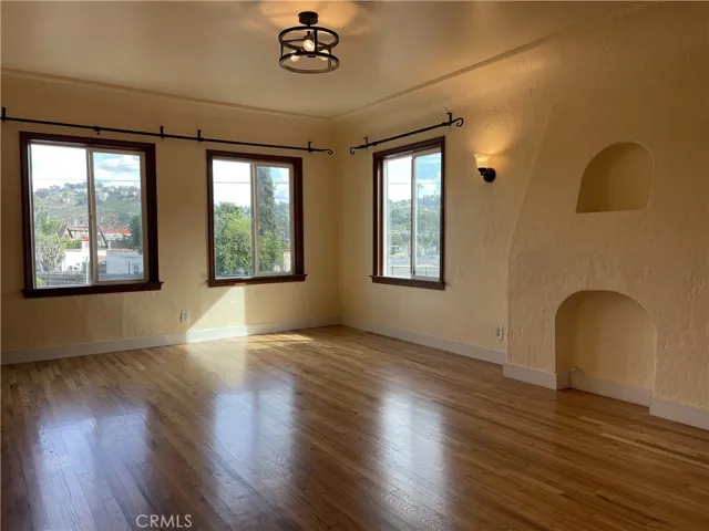 Living Room - VIew 1