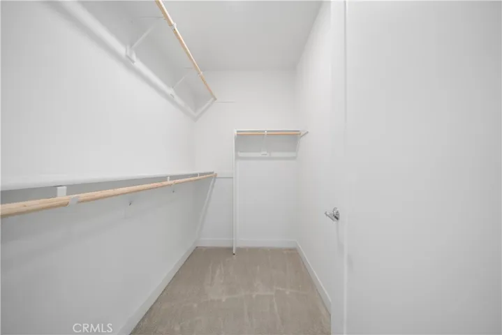 Master room with big walkin closet.