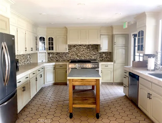 16462 Kailua Lane, Huntington Beach, California 92649