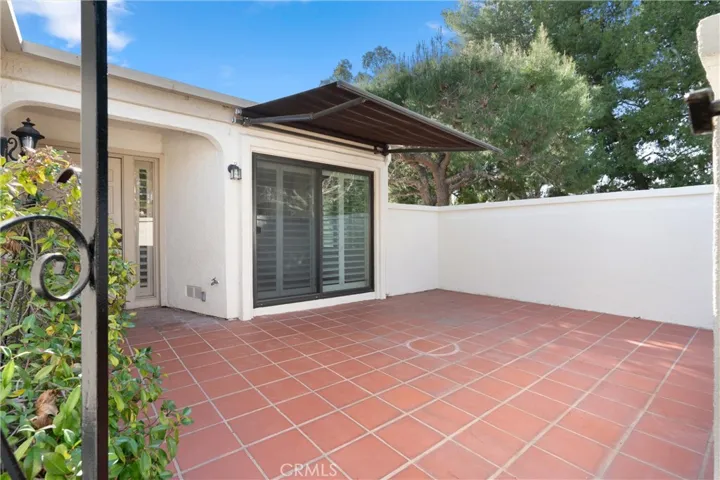 Enjoy dining al fresco with your indoor/outdoor space from the kitchen