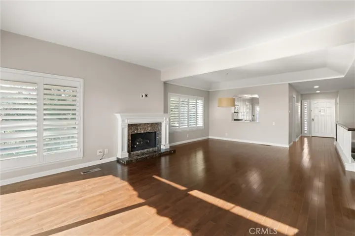 Spacious Living room and dining room area with direct access to the kitchen