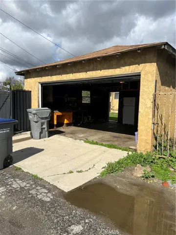 2 car garage with alley access