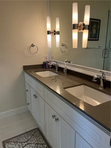 Master with double sinks