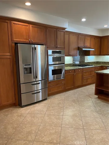 Spacious kitchen