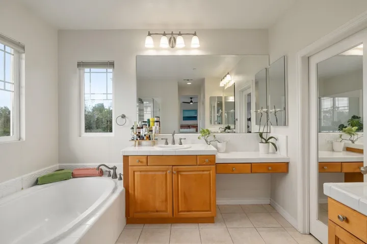 3176 Corte Tradicion, Carlsbad, California 92009