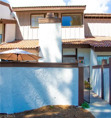 21535 Erwin Street 128, Woodland Hills, California 91367