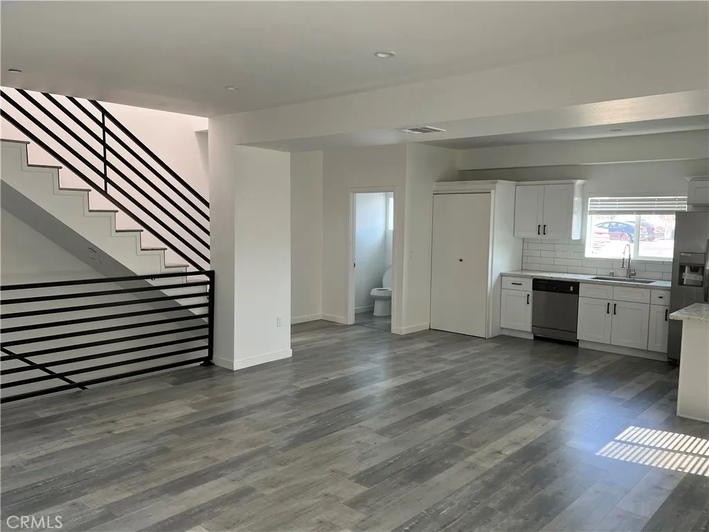 1243 S Catalina Street, Los Angeles, California 90006 home-pic-4