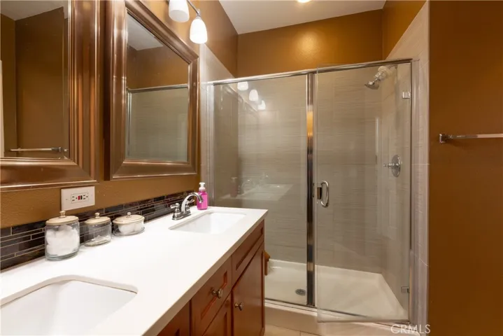 Double vanity main bathroom