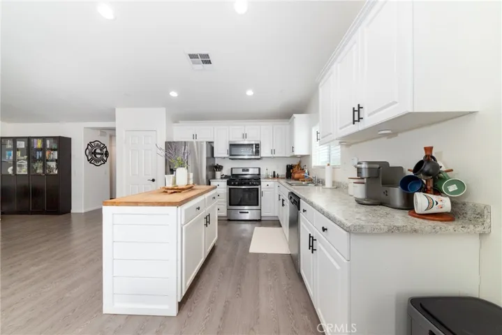 11889 Sierra Road, Victorville, California 92392