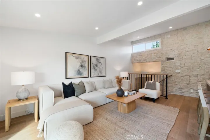 2233 Vista Huerta, Newport Beach, California 92660
