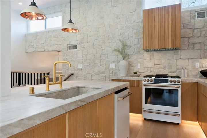 2233 Vista Huerta, Newport Beach, California 92660