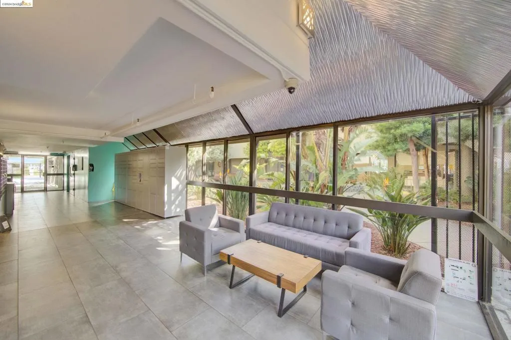 5 Embarcadero Unit 321, Oakland, California 94607 home-pic-18