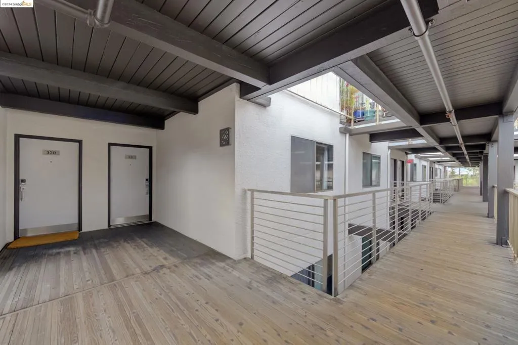 5 Embarcadero Unit 321, Oakland, California 94607 home-pic-16