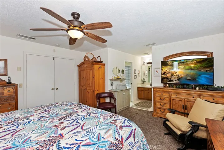 19384 Carlisle Road, Apple Valley, California 92307