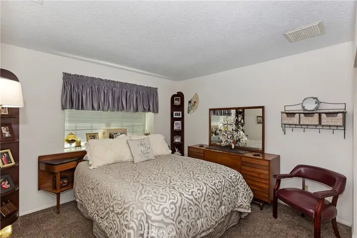 19384 Carlisle Road, Apple Valley, California 92307