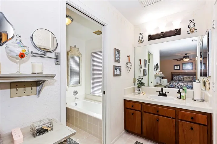 19384 Carlisle Road, Apple Valley, California 92307