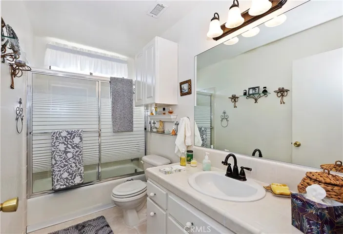 19384 Carlisle Road, Apple Valley, California 92307